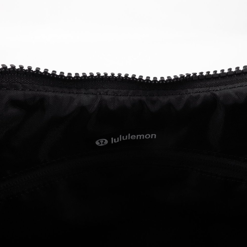 Lululemon Pleated Shoulder Bag 10L Grey Sage - Picture 10 of 12